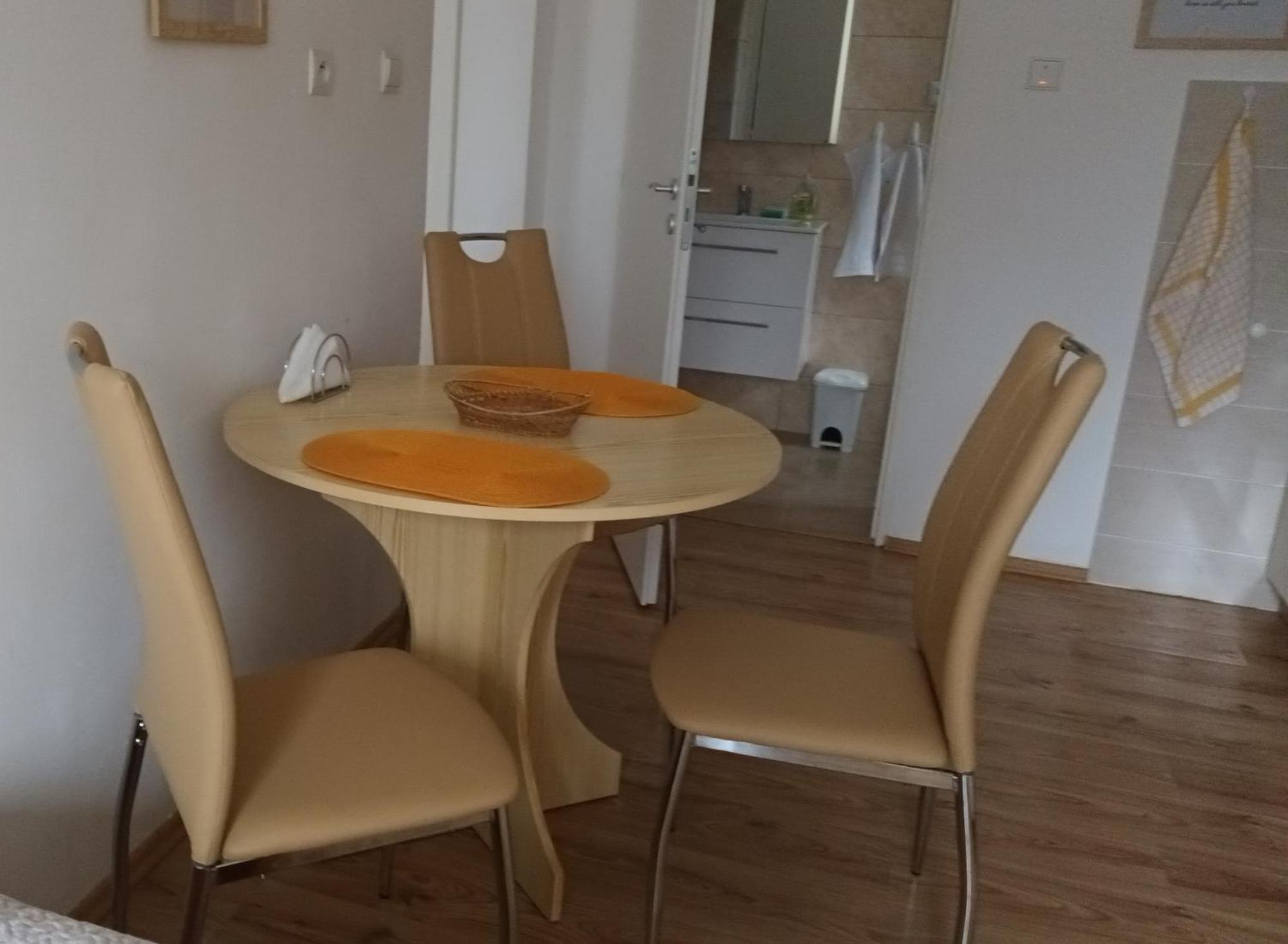 Apartman Alena Karlsbad Buitenkant foto